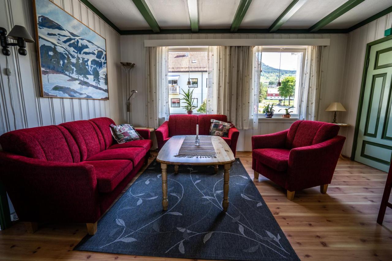 Innvik Fjordhotell Buitenkant foto