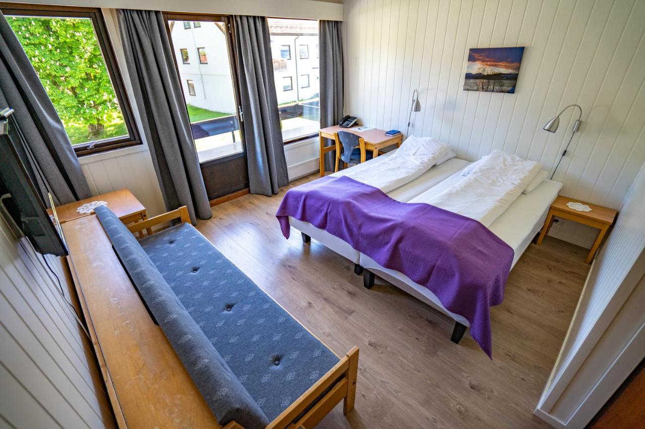 Innvik Fjordhotell Buitenkant foto