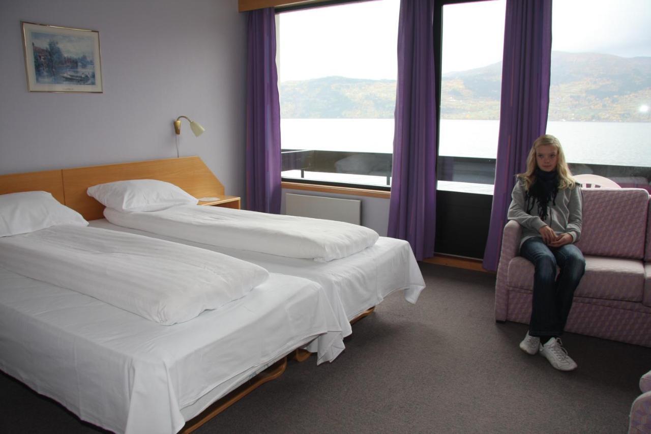 Innvik Fjordhotell Buitenkant foto