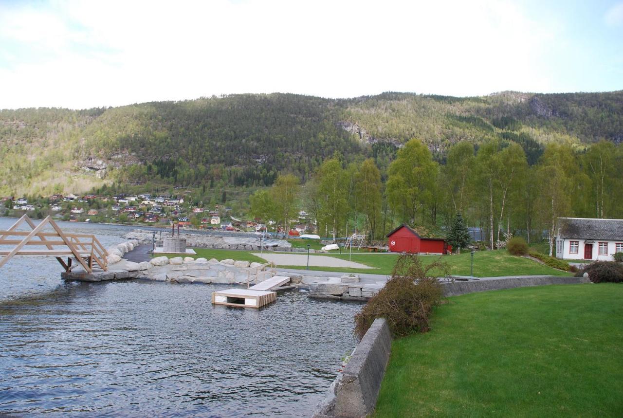 Innvik Fjordhotell Buitenkant foto