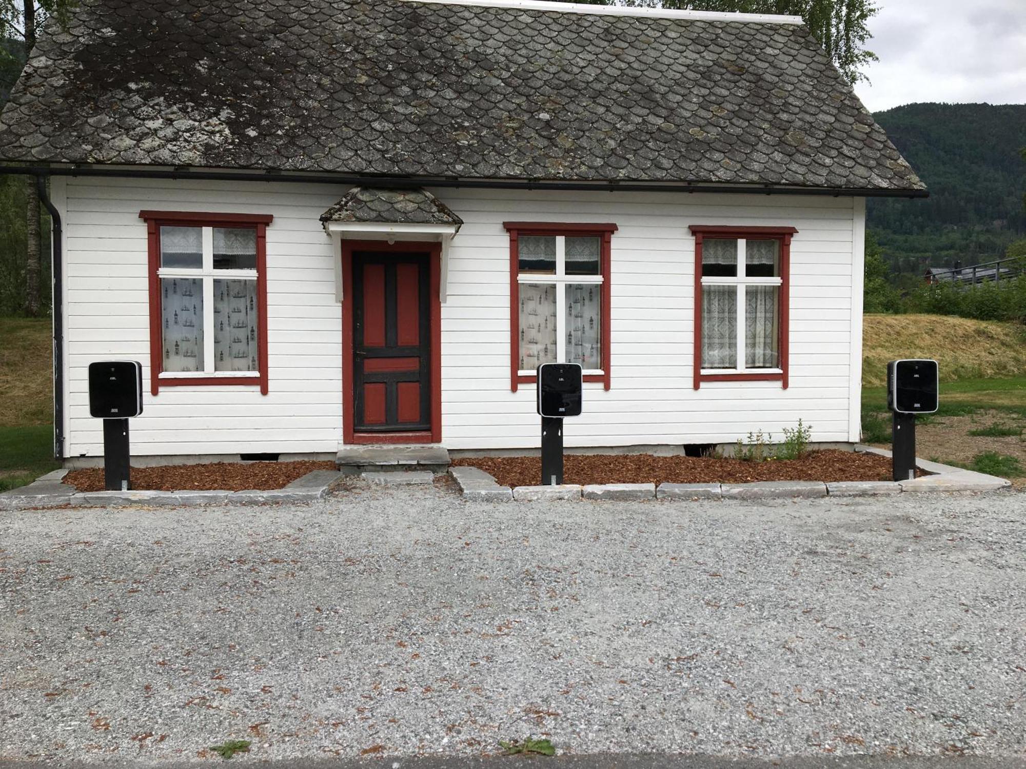 Innvik Fjordhotell Buitenkant foto