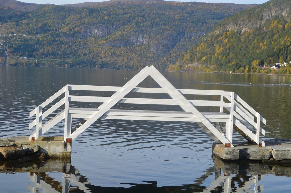 Innvik Fjordhotell Buitenkant foto