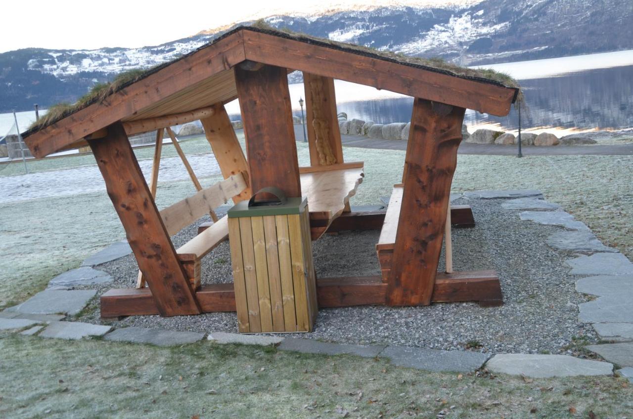 Innvik Fjordhotell Buitenkant foto