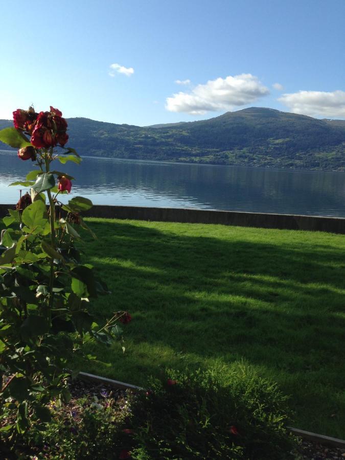 Innvik Fjordhotell Buitenkant foto