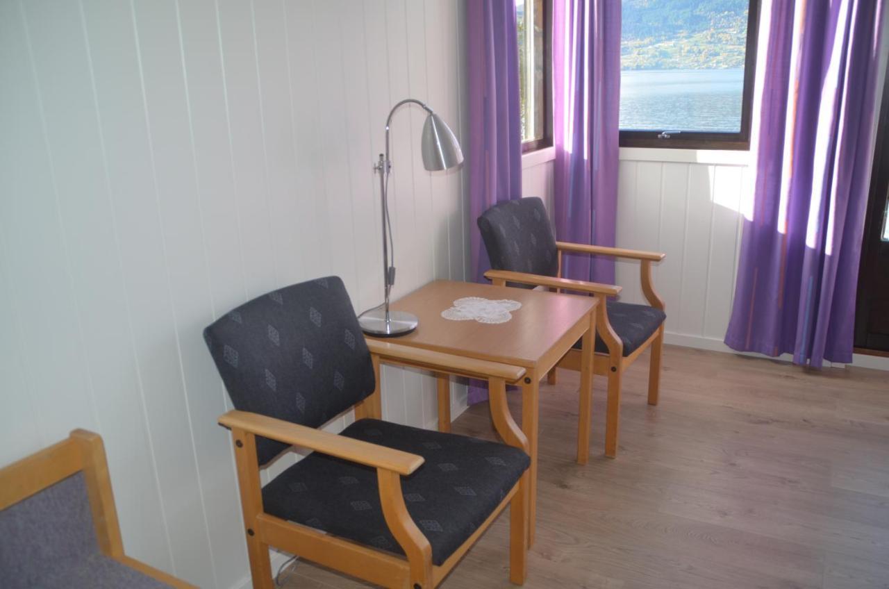Innvik Fjordhotell Buitenkant foto
